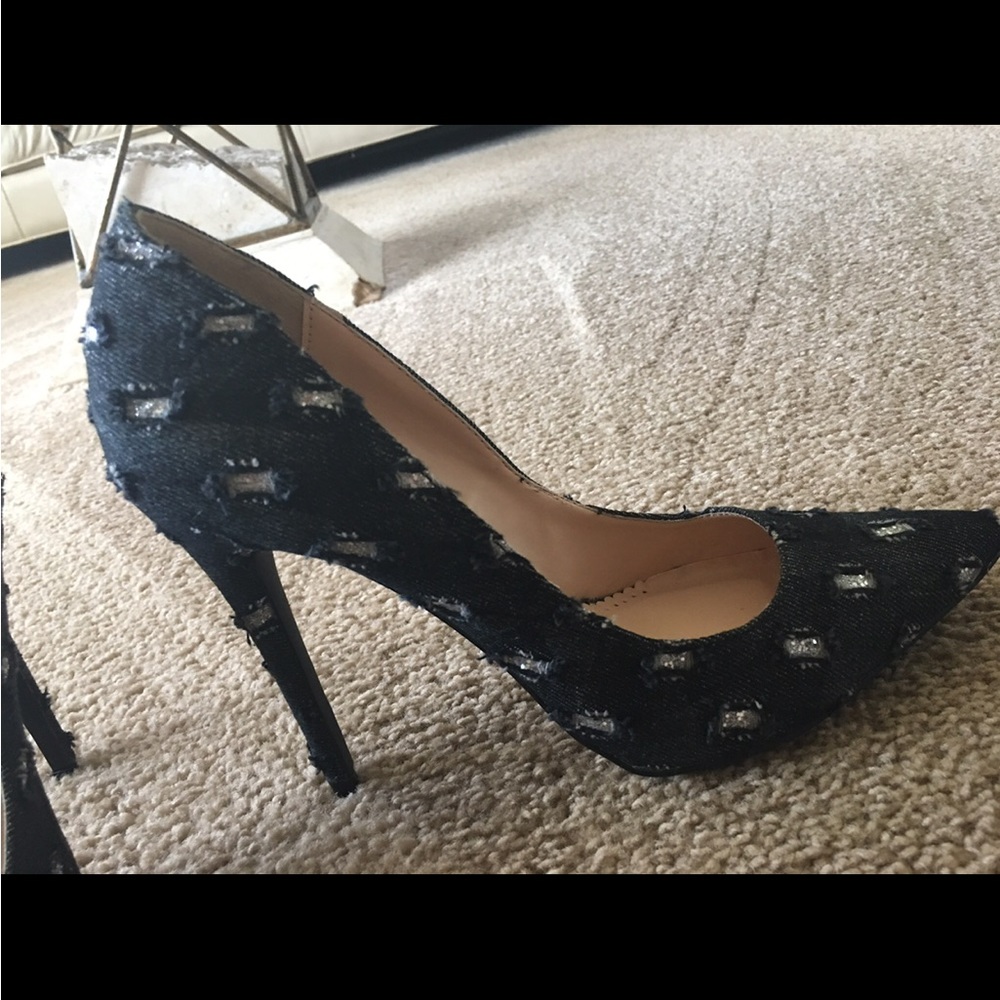 Nice BLACK BLUE JEAN PUMP .. for any occasion dress up or down 😍